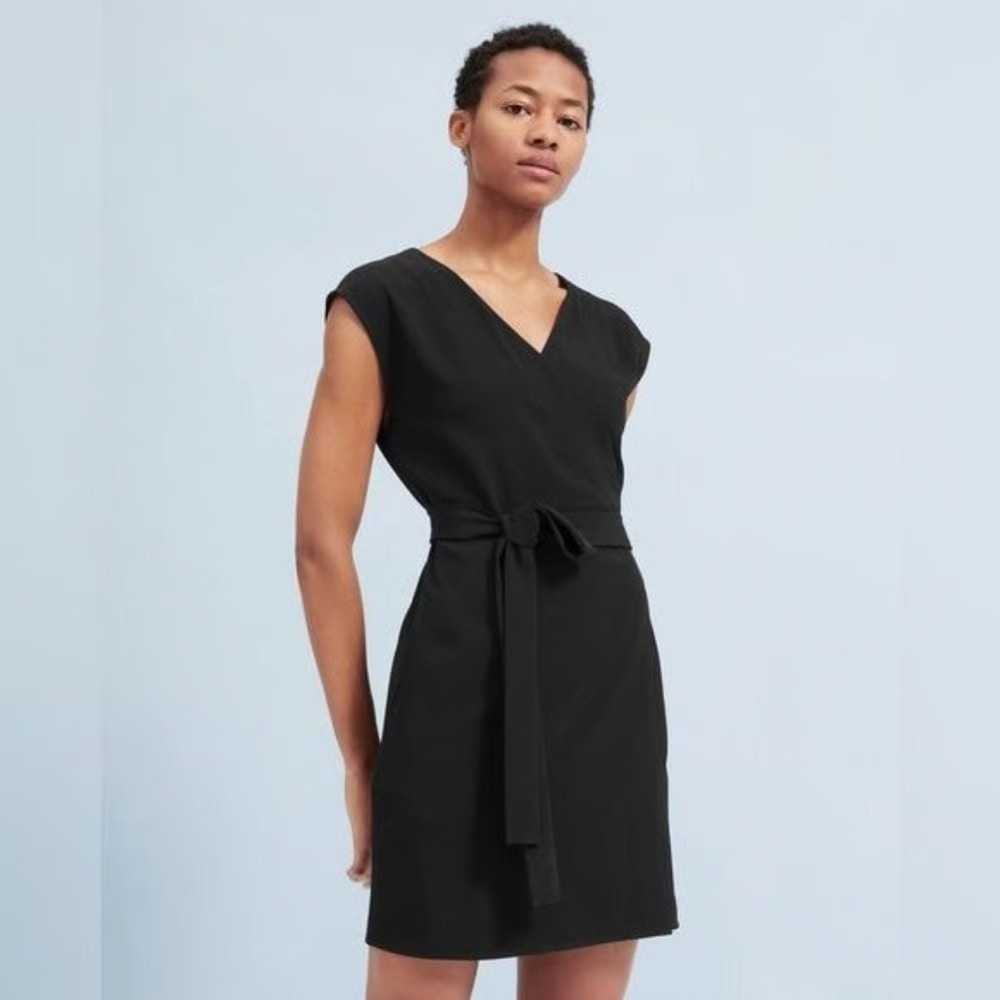 EVERLANE // WOMEN’S JAPANESE GOWEAVE SHORT-SLEEVE MINI WRAP DRESS IN BLACK